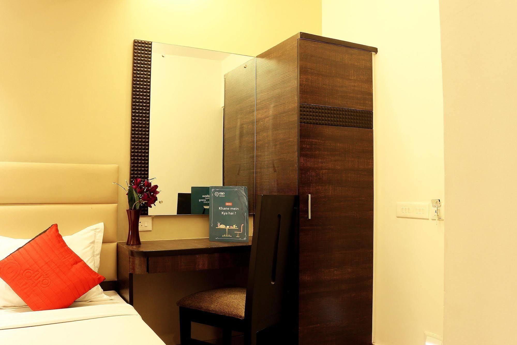 Crest Inn Kolkata Exterior photo