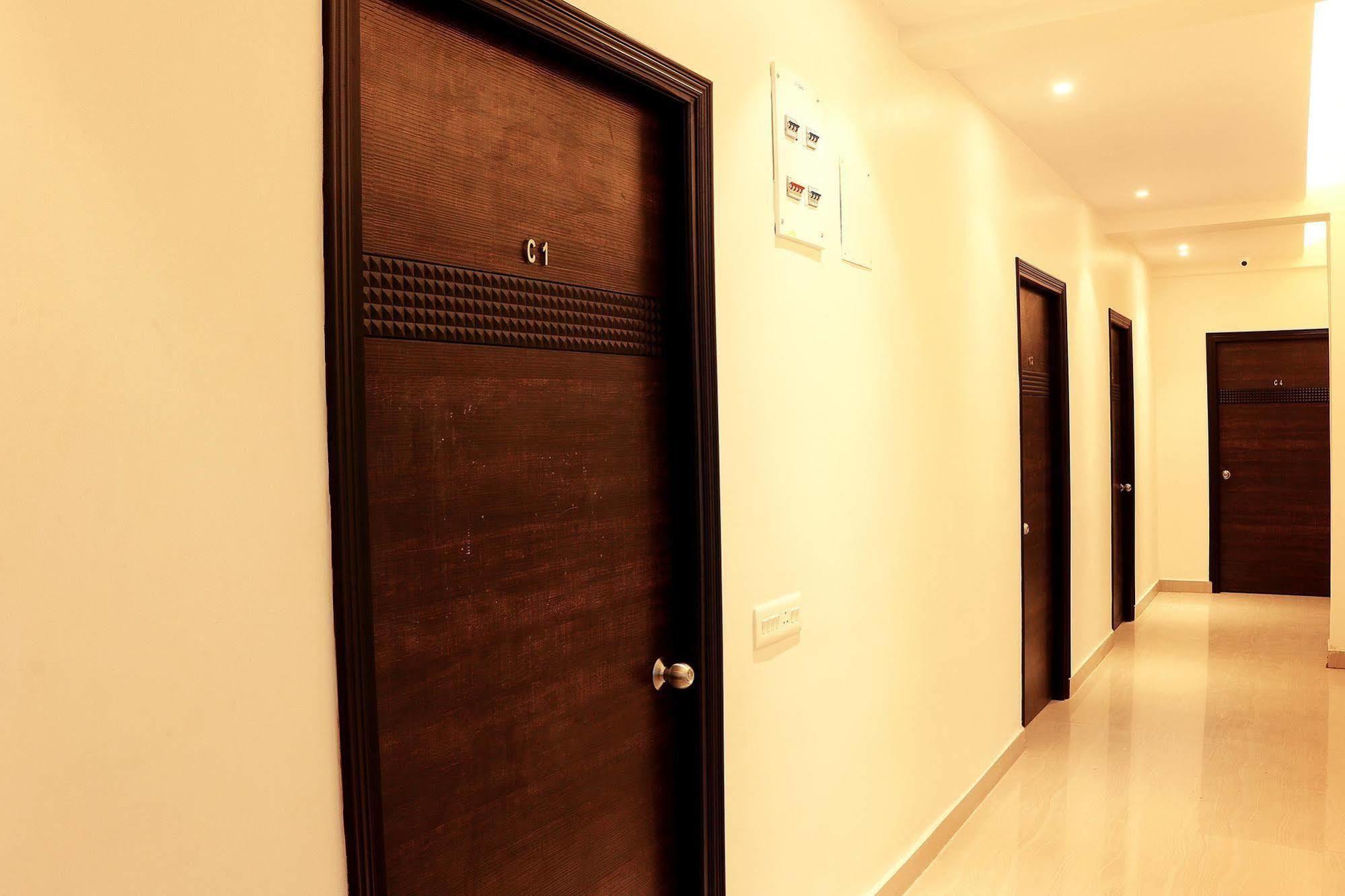Crest Inn Kolkata Exterior photo